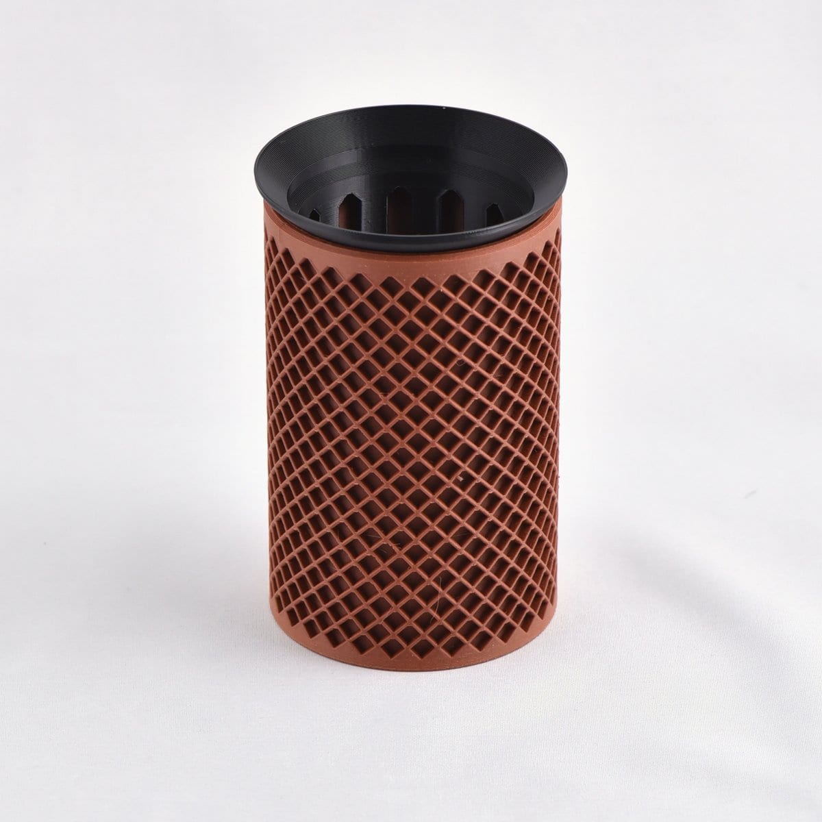 EverRoot Plant System, Small in terracotta: black slotted mesh growing pot seated in the diamond-lattice cachepot, assembled